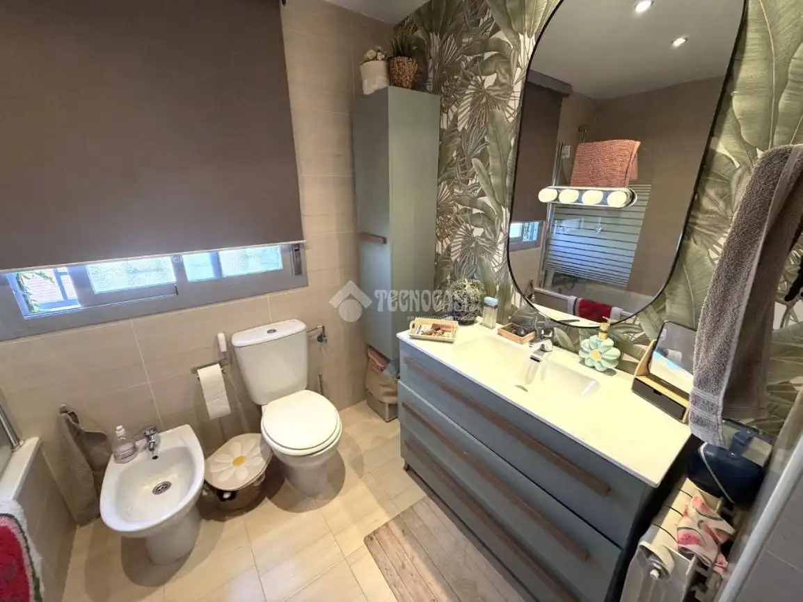 Badezimmer von Wohnung zum Verkauf in Villalbilla mit Privatgarten und Schwimmbad