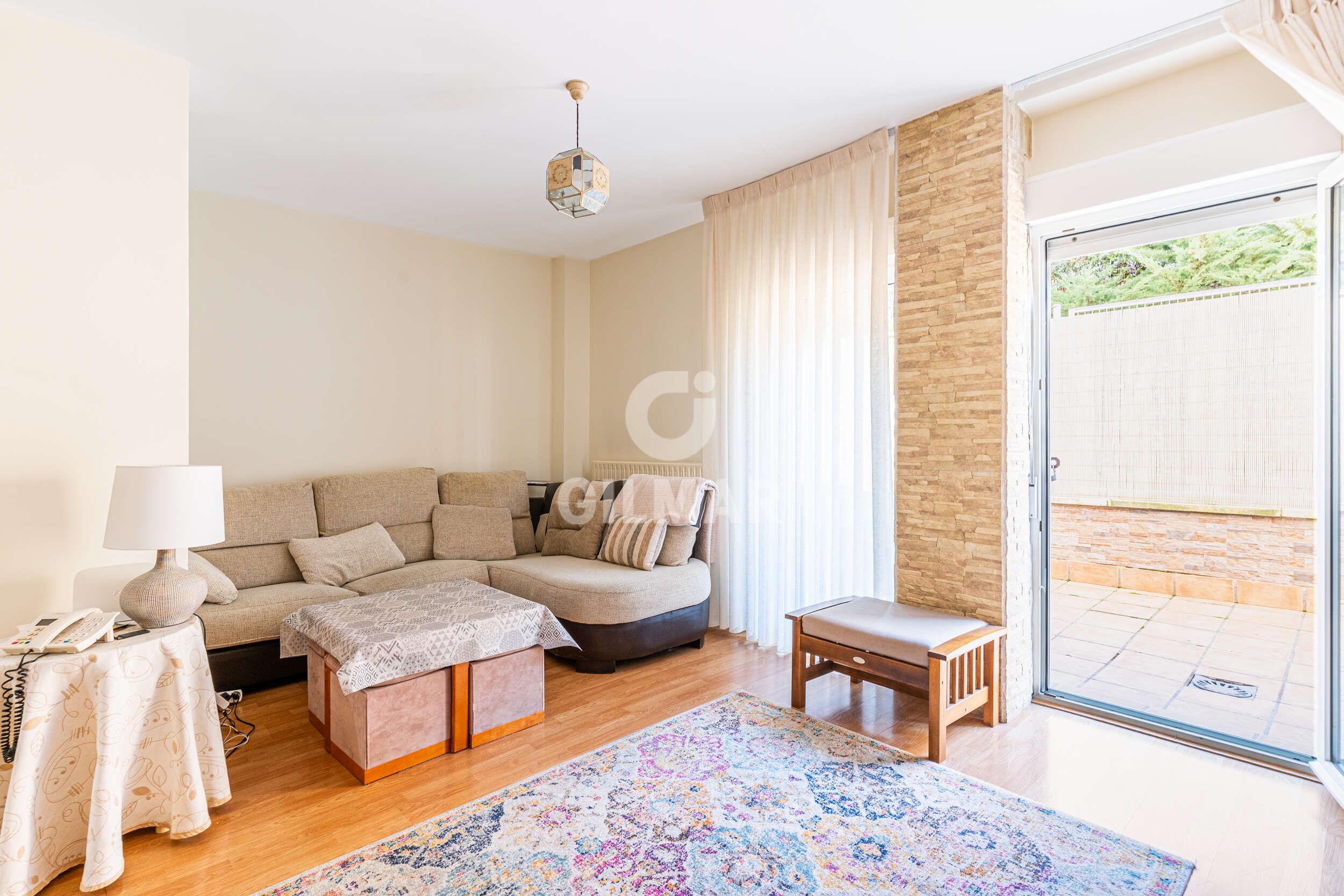 Living room of Flat for sale in  Madrid Capital  with Heating, Private garden and Storage room
