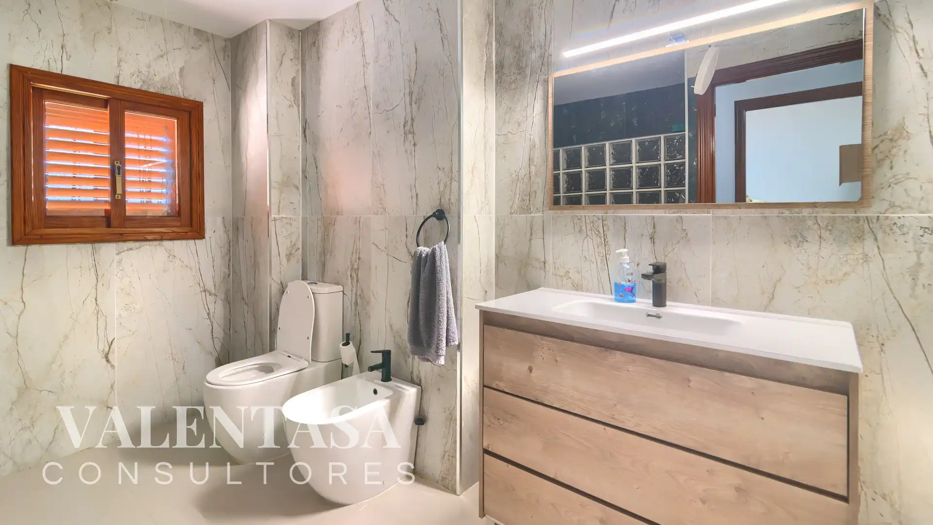 Bathroom of Houses for sale in L'Eliana  with Air Conditioner, Heating and Private garden