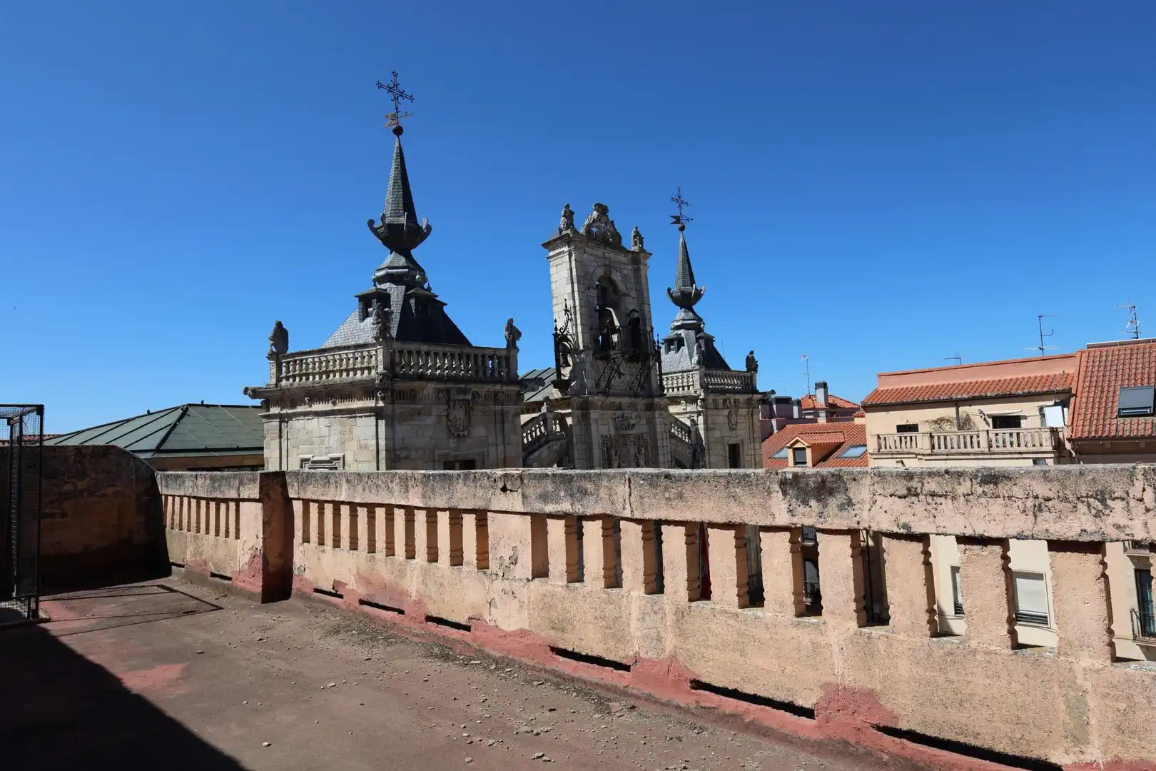 Vista exterior de Àtic en venda en Astorga amb Balcó