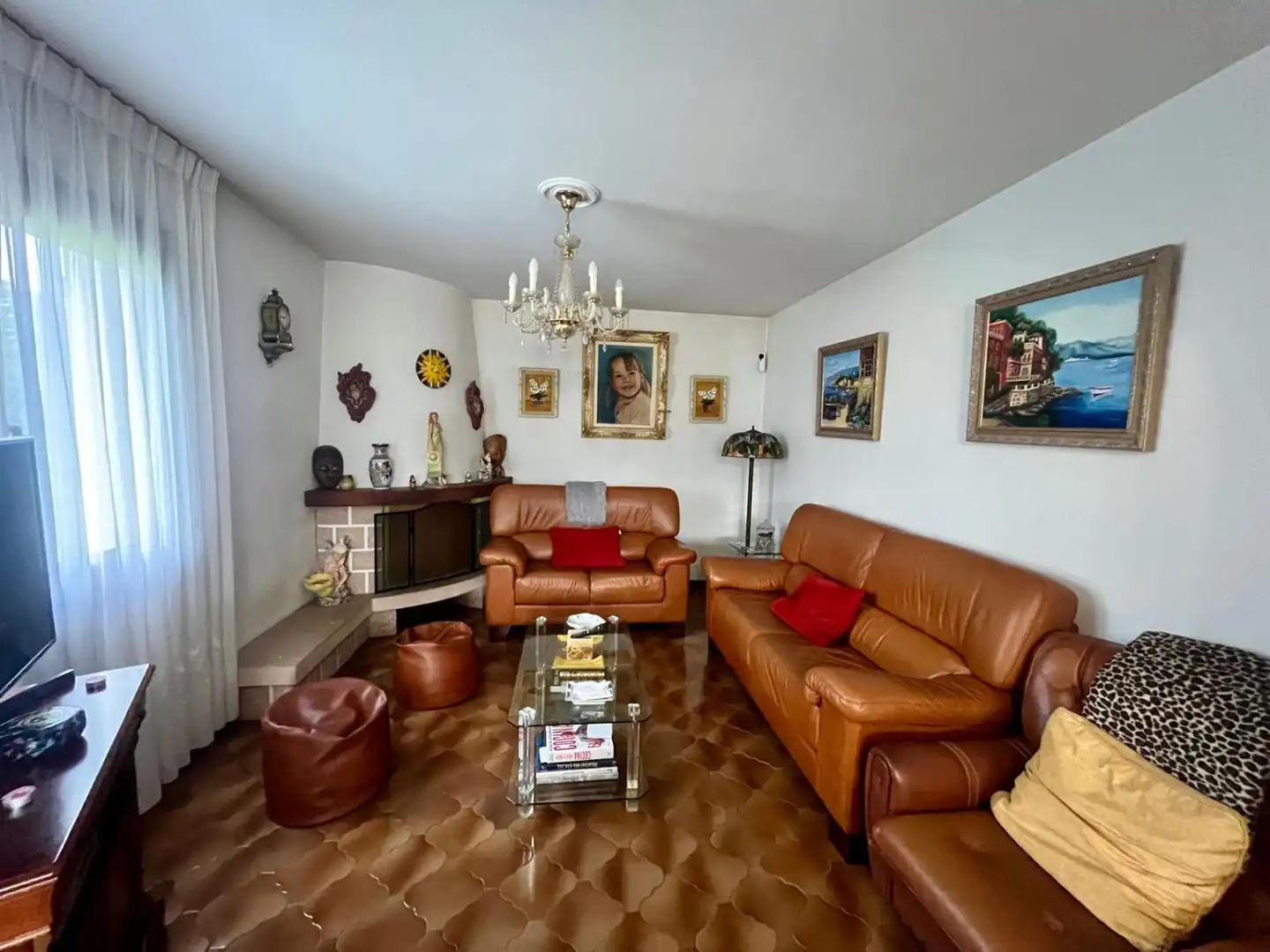Sala d'estar de Casa o xalet en venda en Carballo amb Calefacció