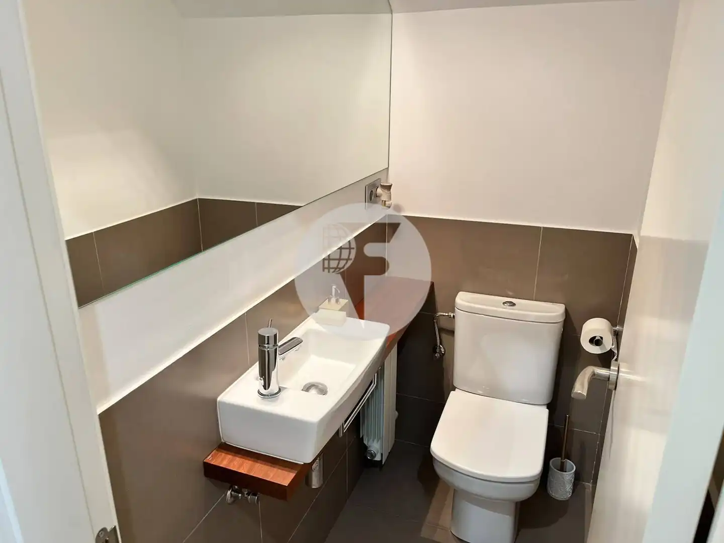 Casa aparellada amb terrassa en venda a Ponent, imagen 24