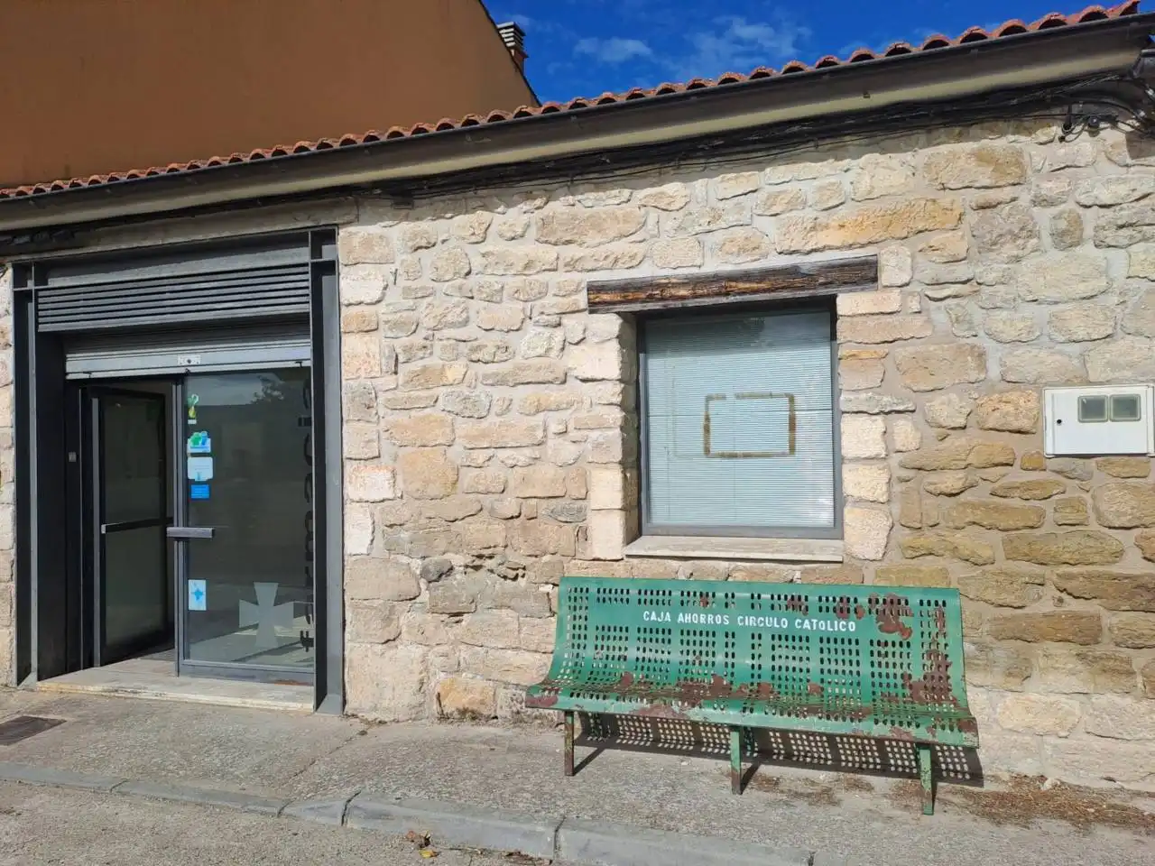 Vista exterior de Local en venta en Quintanilla Vivar, Burgos