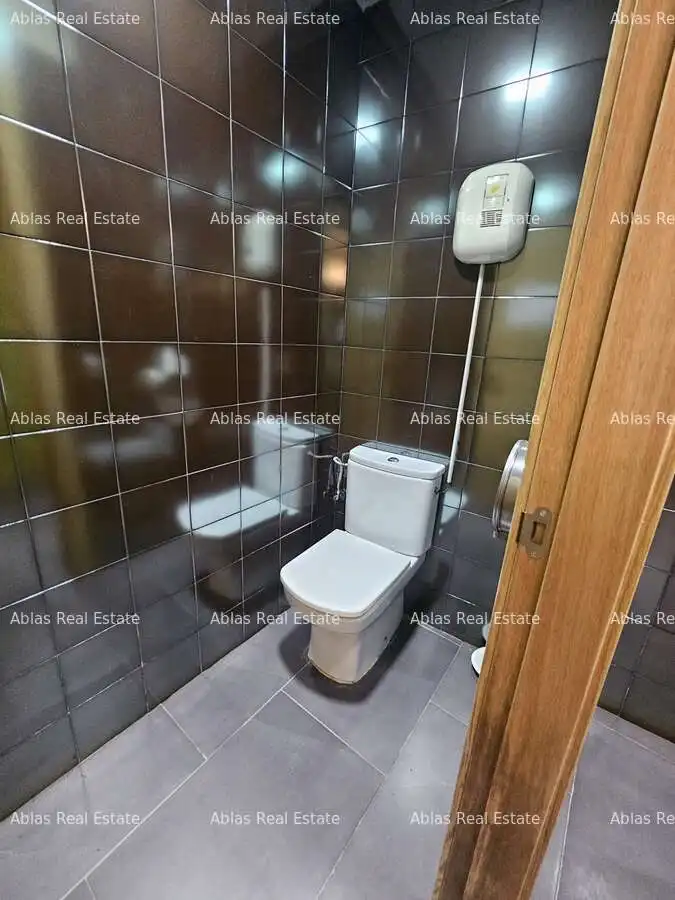Badezimmer von Fabrikhallen zur Miete in Catarroja
