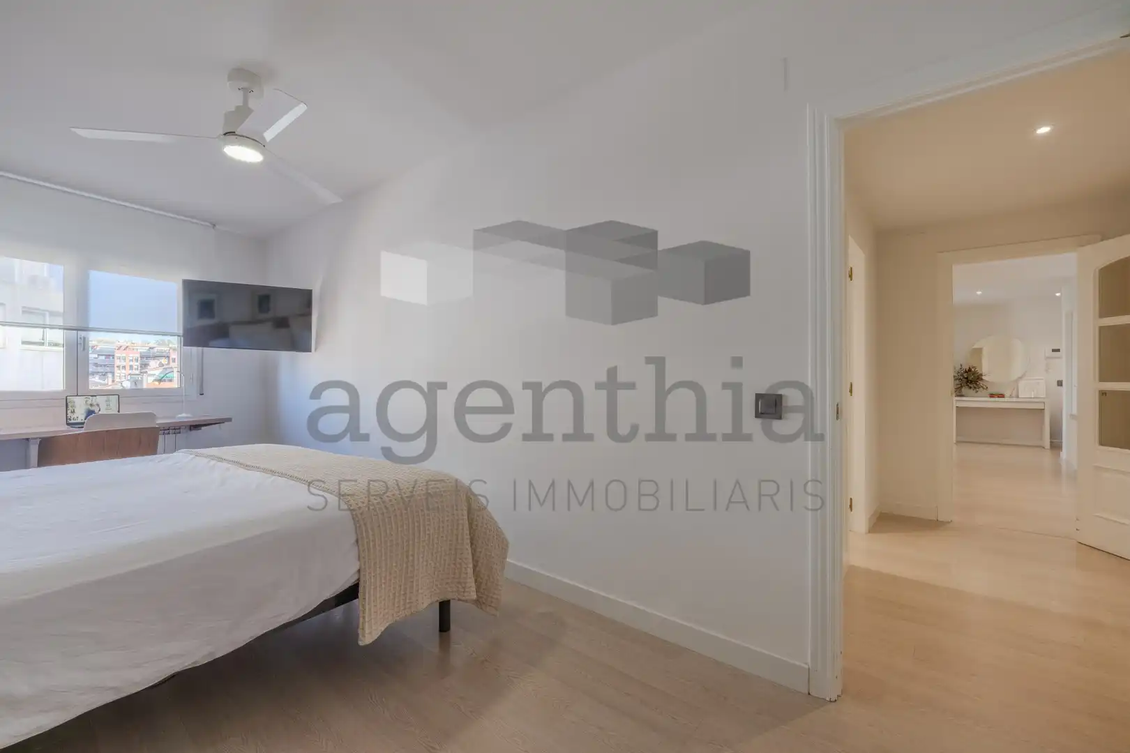 Bedroom of Flat for sale in Girona  with Air Conditioner, Heating and Balcony