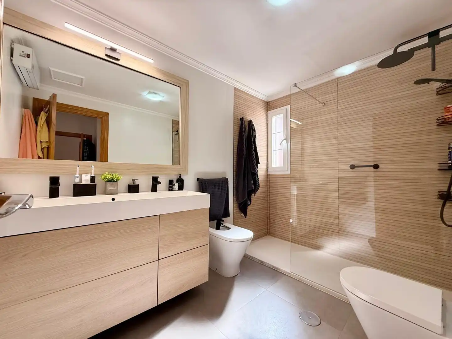 Baño de Casa adosada en venta en Almería con Aire acondicionado, Jardín privado y Terraza