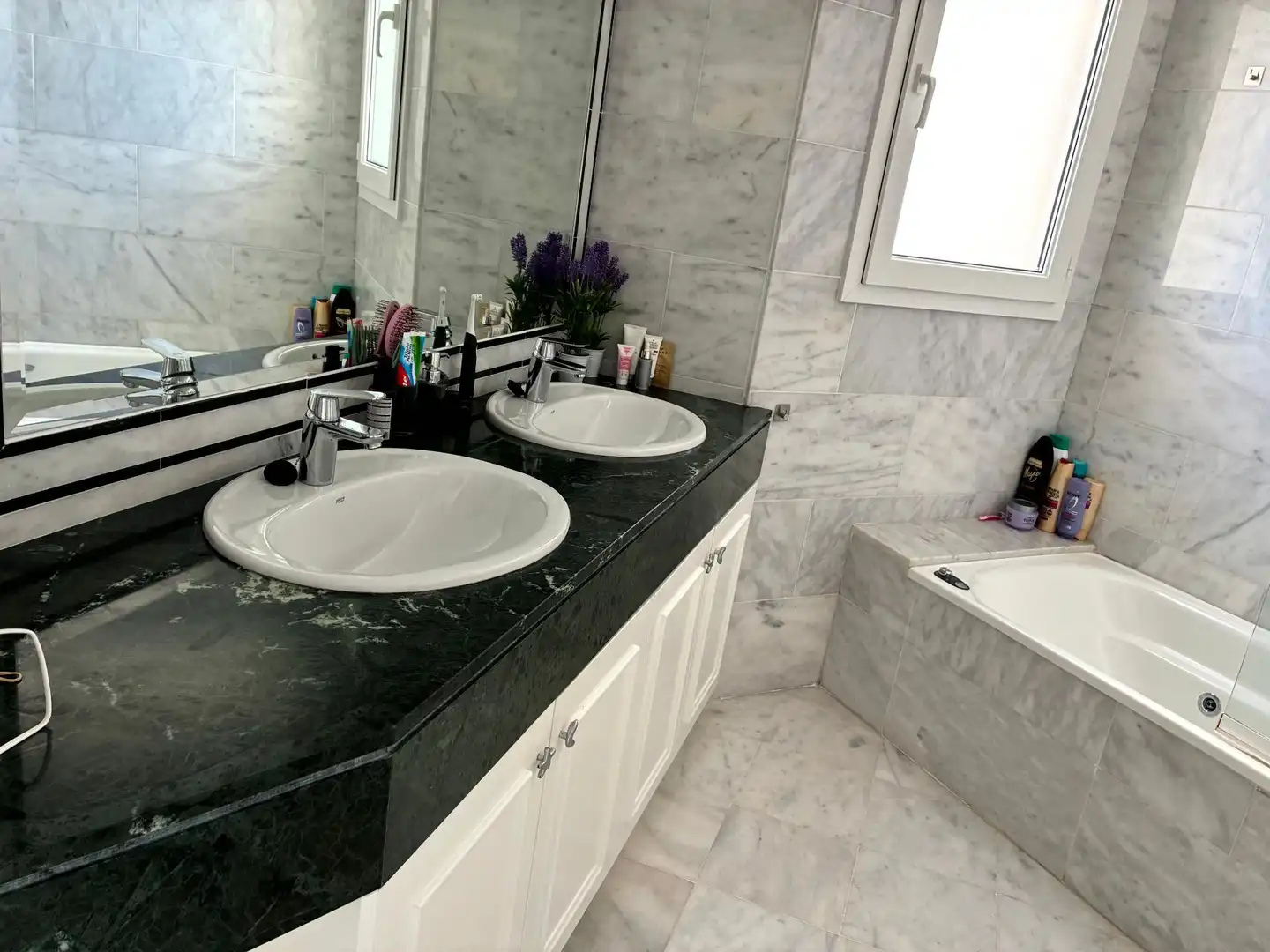 Baño de Apartamento de alquiler en Altea con Aire acondicionado, Calefacción y Amueblado