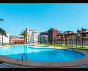 Piscina de Pis de lloguer en Benidorm amb Aire condicionat, Terrassa i Piscina