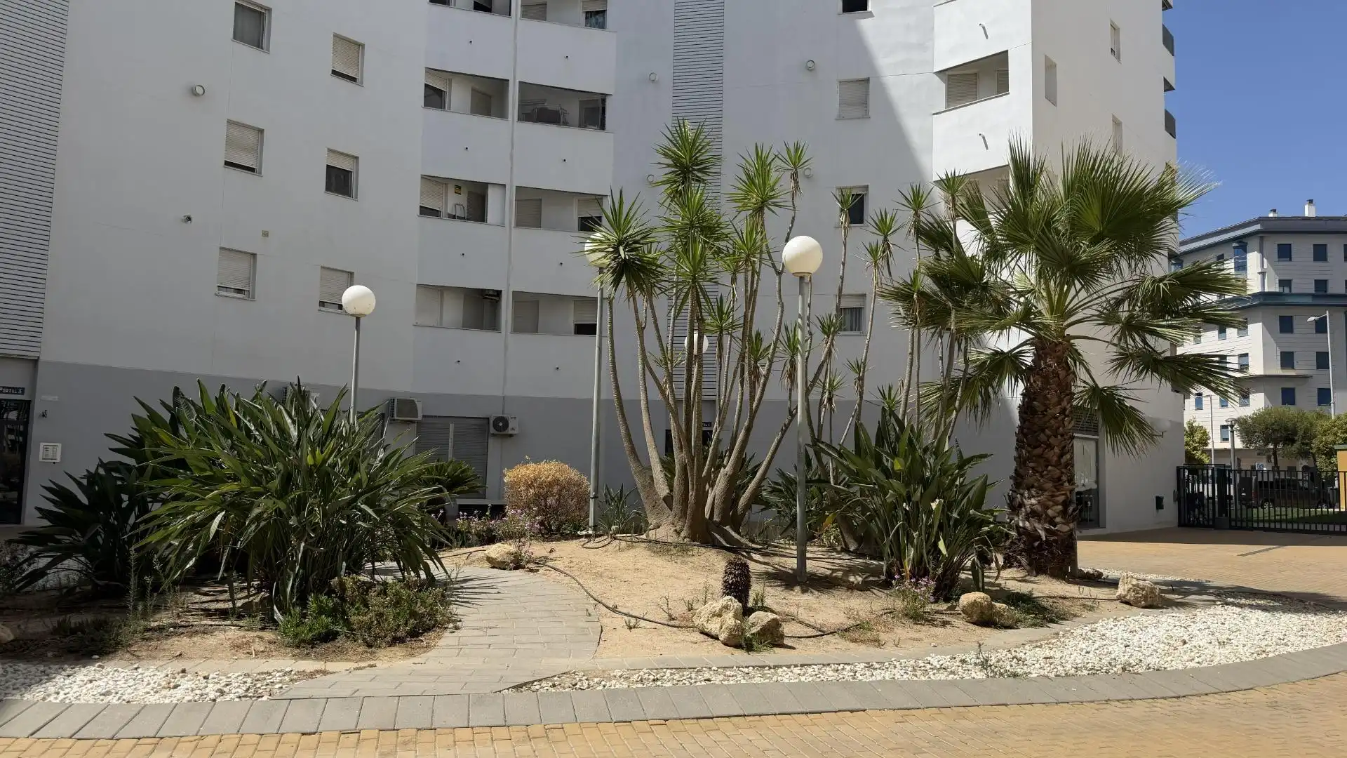 Flat with lift for sale in Avenida Villa de Madrid, imagen 3