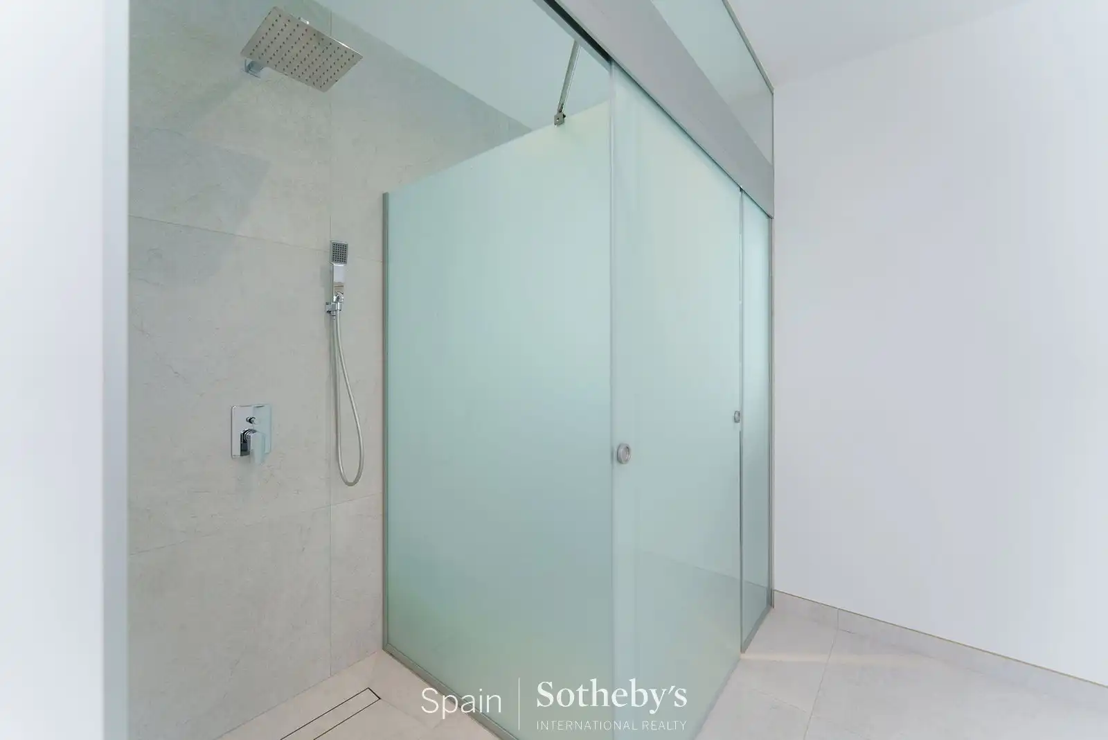 Badezimmer von Dachboden zum Verkauf in Mogán mit Klimaanlage, Heizung und Terrasse