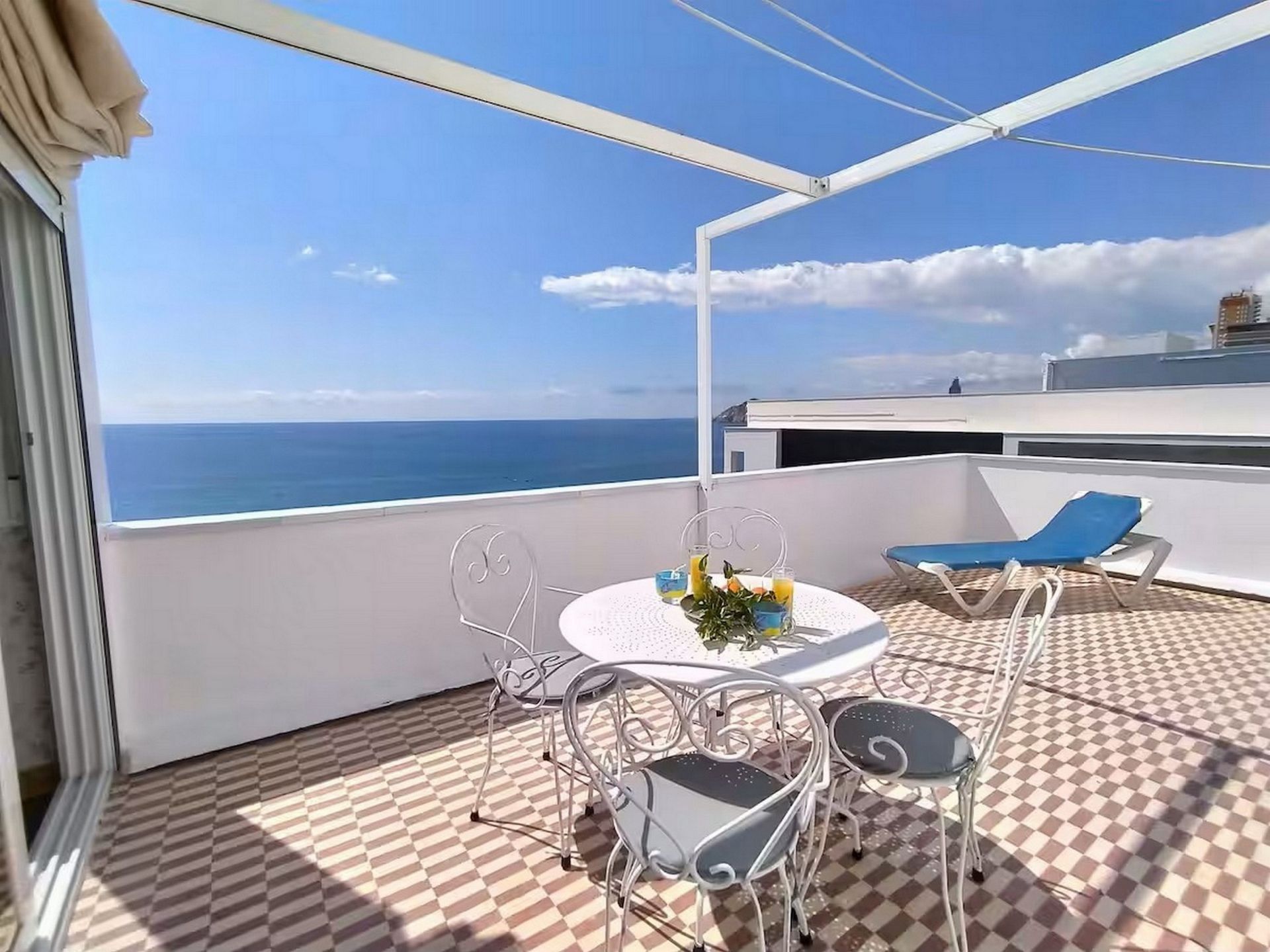 Terraza de Apartamento de alquiler en Benidorm con Aire acondicionado, Calefacción y Jardín privado