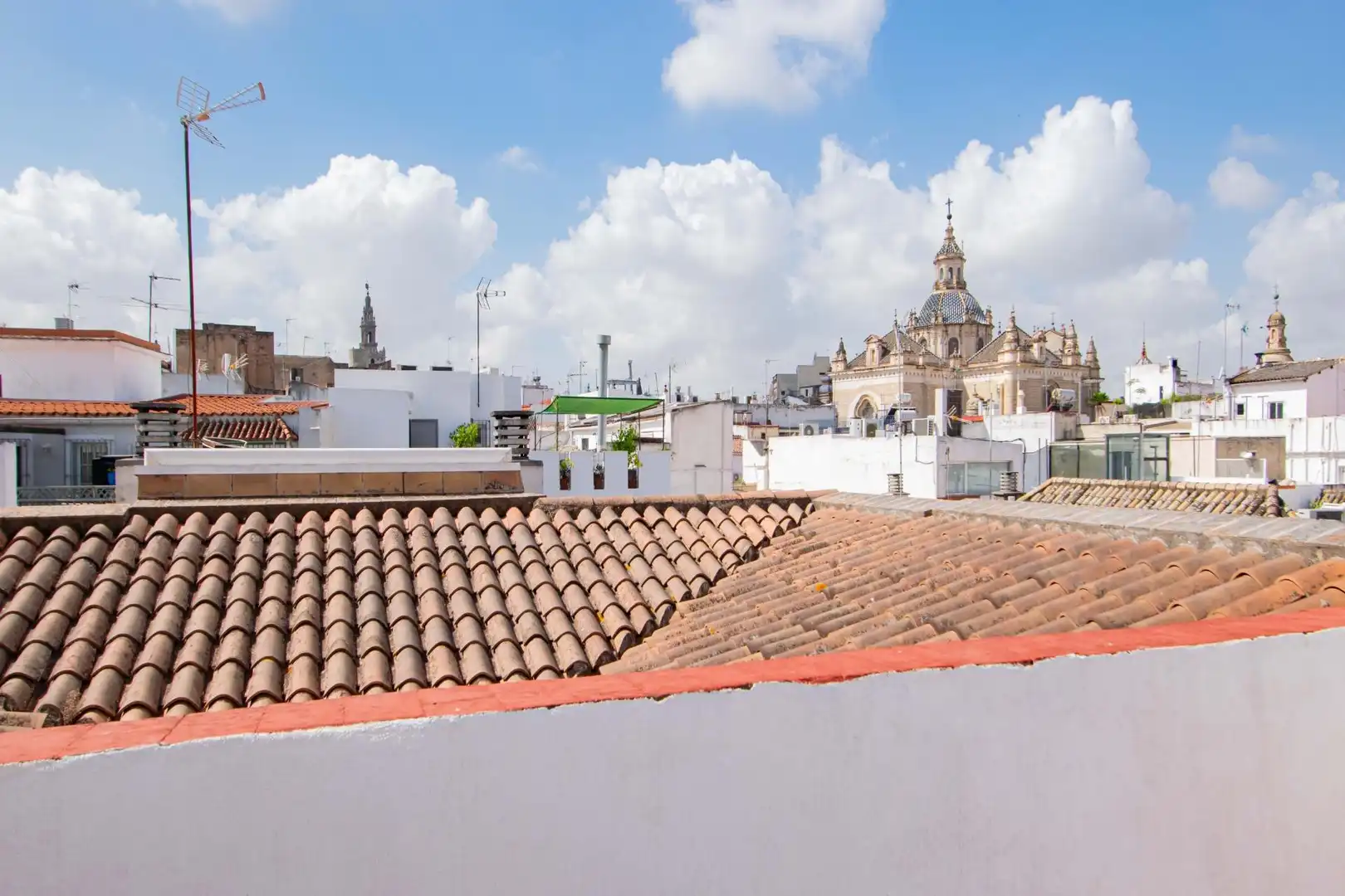 Außenansicht von Wohnung zum Verkauf in Sevilla mit Klimaanlage