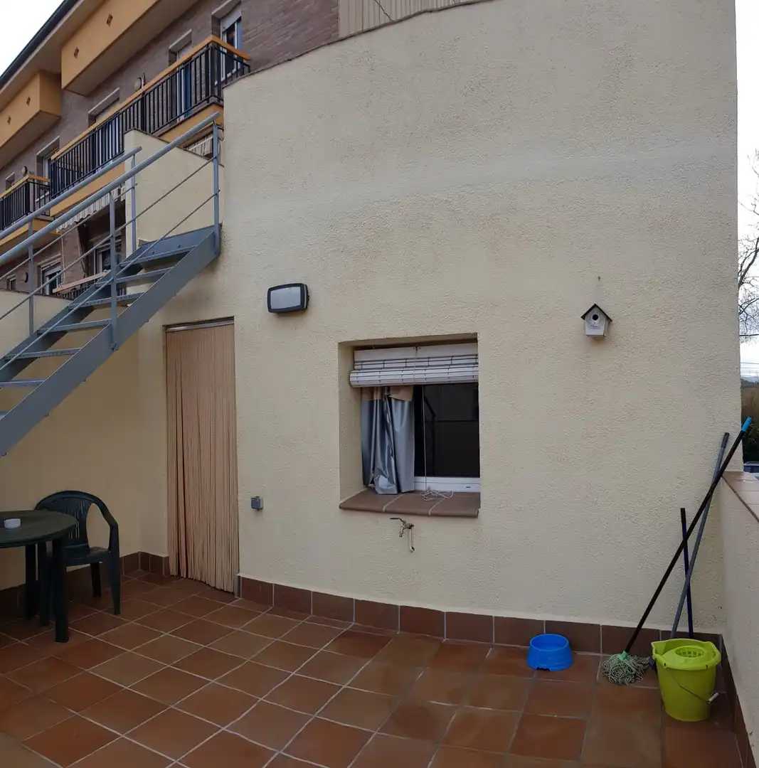 Terrasse von Einfamilien-Reihenhaus zum Verkauf in Cardedeu mit Privatgarten und Terrasse