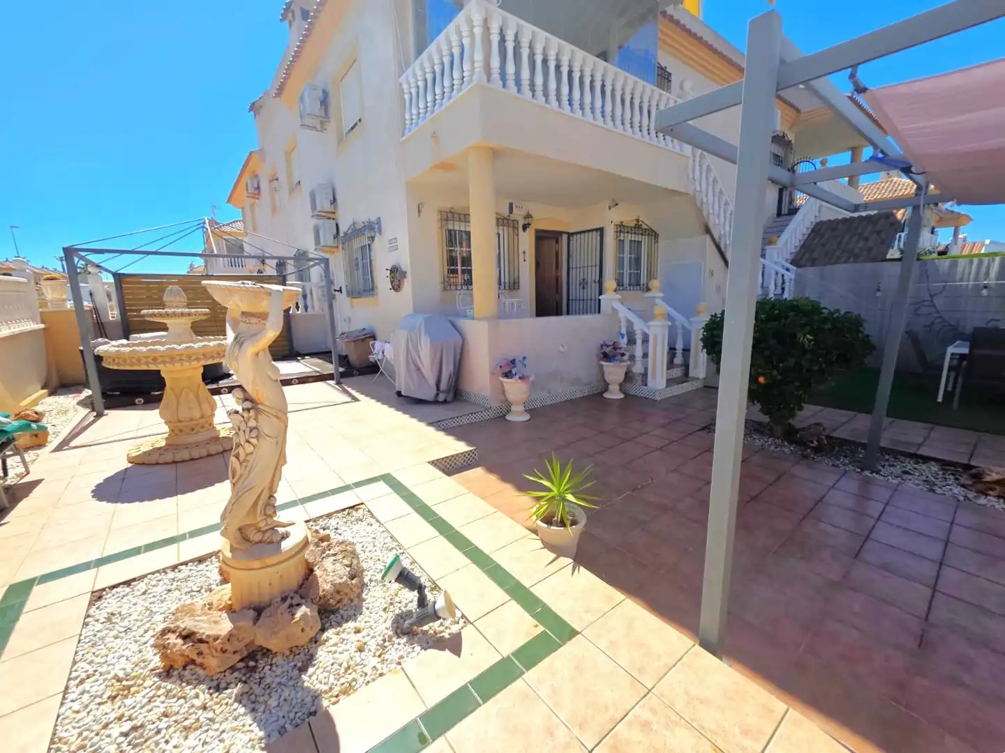 Bajo con piscina en venta en Orihuela Costa