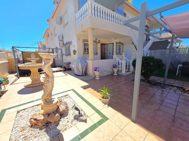 Bajo con piscina en venta en Orihuela Costa