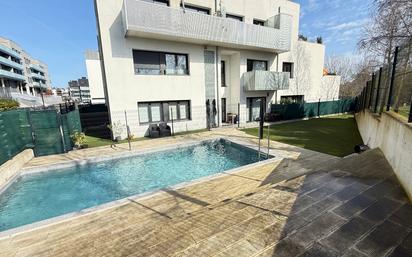 Piscina de Apartament en venda en Gijón  amb Calefacció, Jardí privat i Parquet