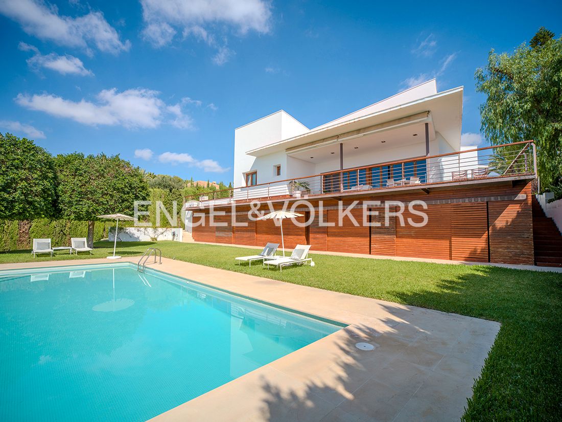 Vista exterior de Casa o xalet en venda en Elche / Elx amb Aire condicionat, Calefacció i Jardí privat
