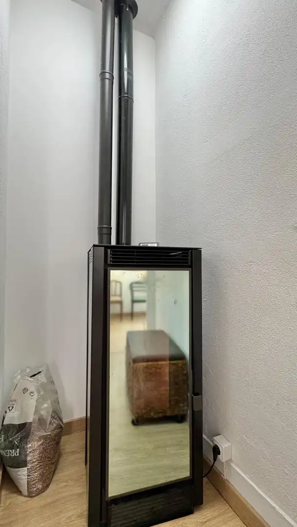 Vista exterior de Piso en venta en Vigo  con Calefacción