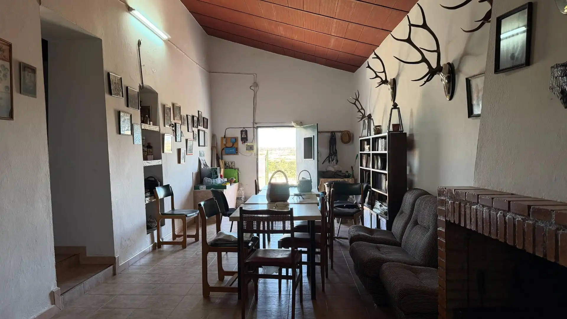 Menjador de Finca rústica en venda en Puebla de Guzmán amb Jardí privat i Moblat