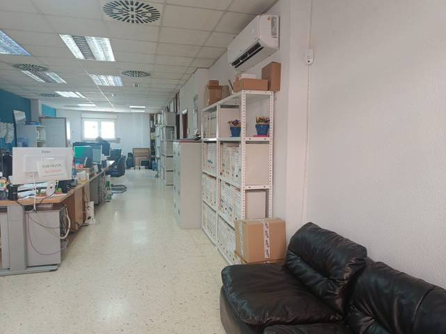 Local comercial en Venta en Barrio de Benicalap