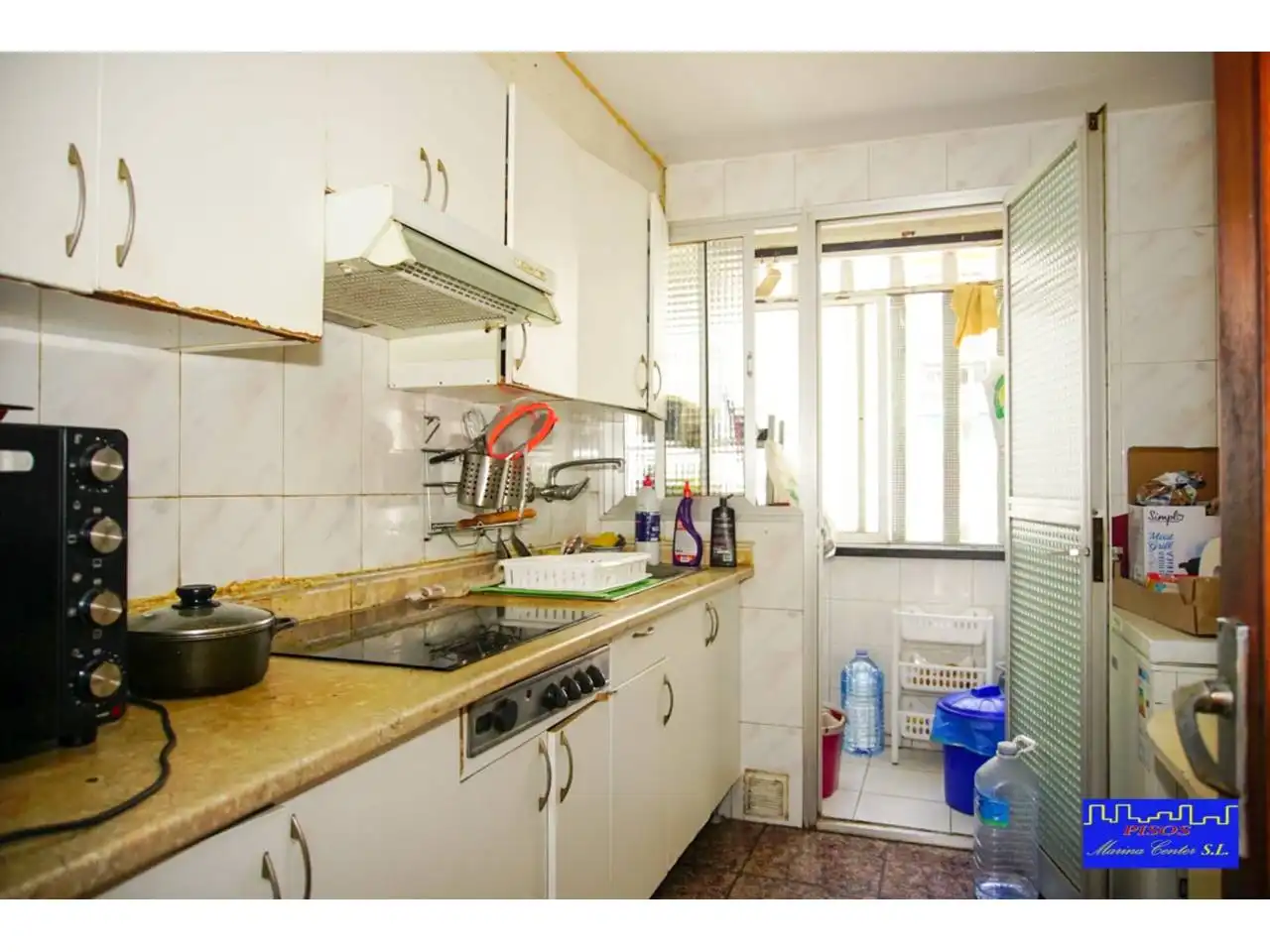 Kitchen of Flat for sale in L'Hospitalet de Llobregat  with Balcony and Alarm