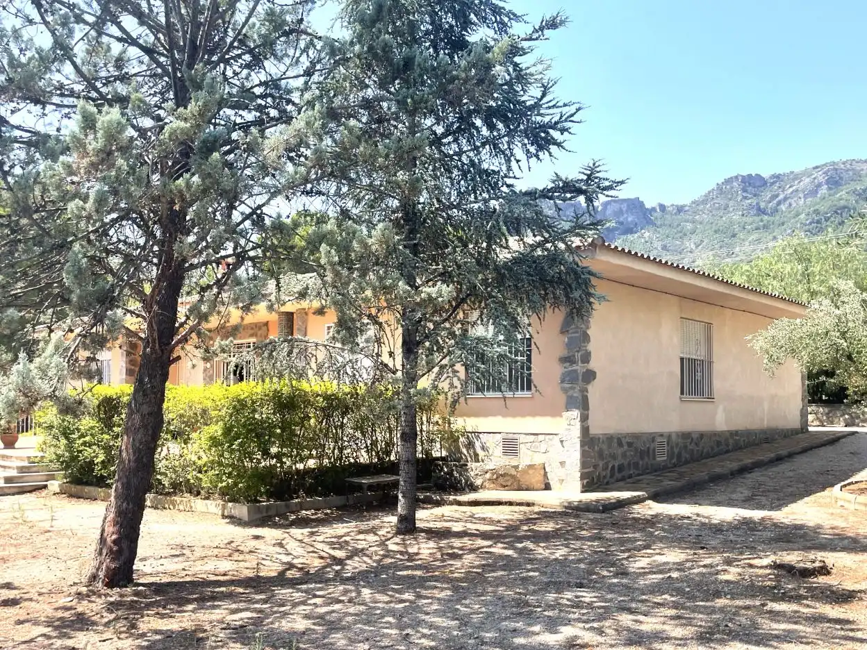 Vista exterior de Casa o xalet en venda en Cocentaina amb Aire condicionat, Terrassa i Piscina