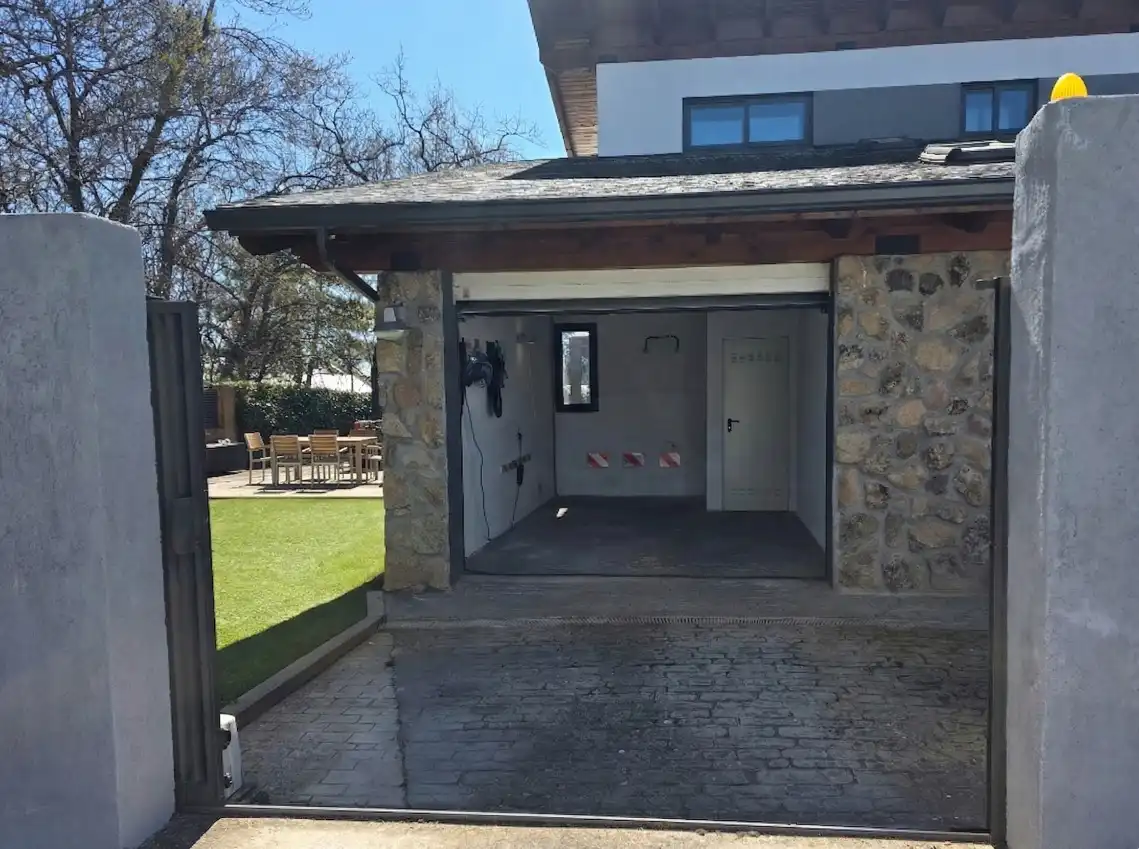 Exterior view of Houses for sale in Moralzarzal  with Heating, Private garden and Storage room