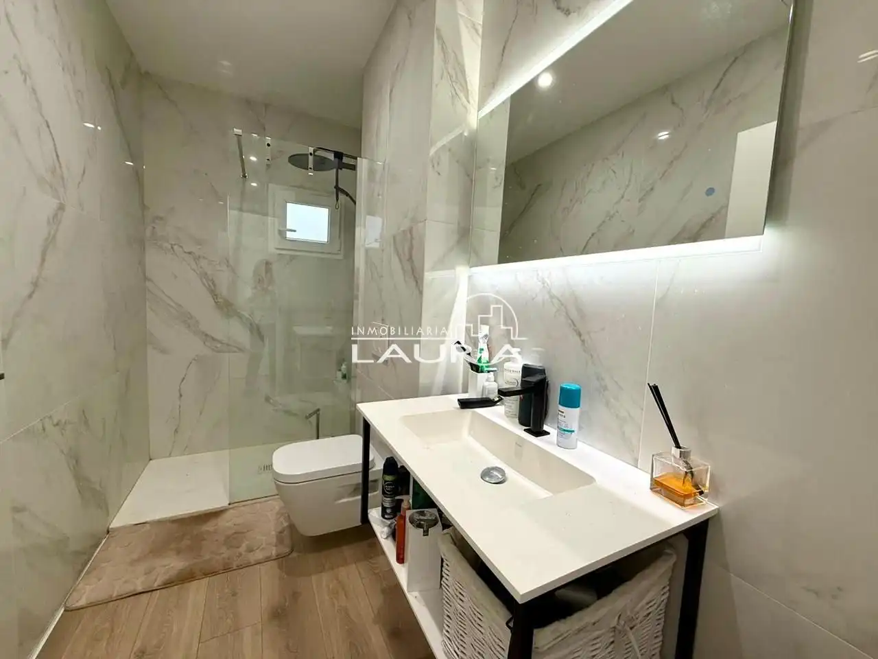 Bathroom of Flat for rent in Valencia  with Air Conditioner, Parquet flooring and Furnished