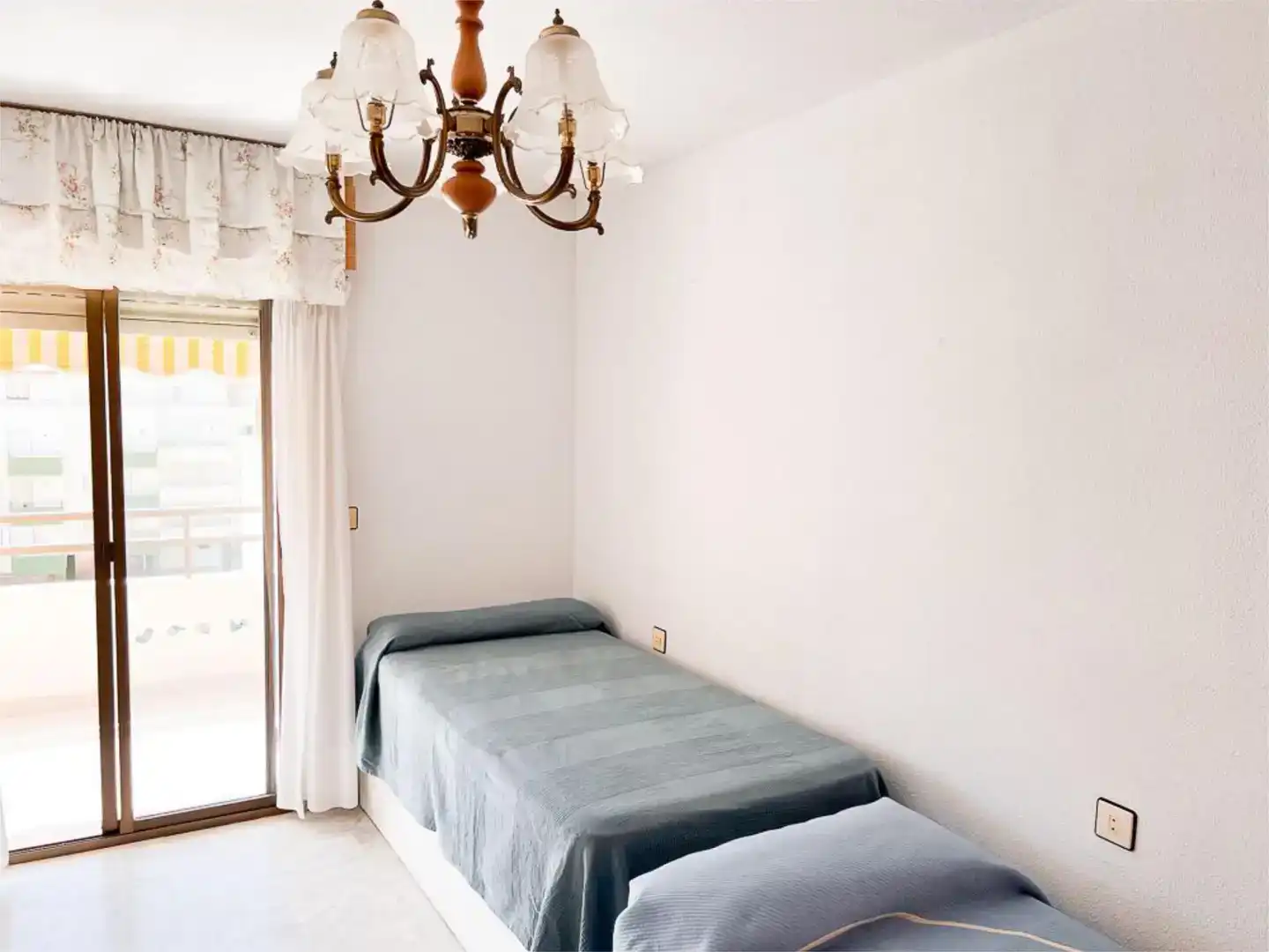 Schlafzimmer von Wohnungen zur Miete in Salobreña mit Schwimmbad und Balkon