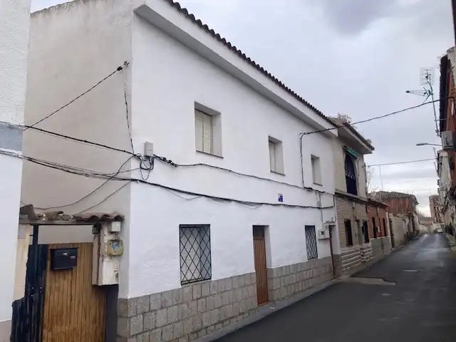 Vista exterior de Casa o xalet en venda en Polán amb Calefacció, Jardí privat i Moblat