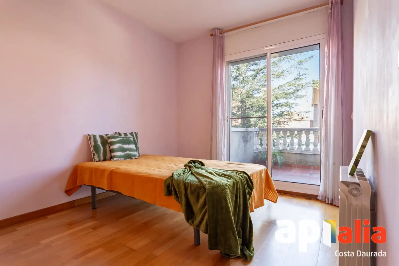 Habitación de Casa adosada en venta en Cambrils con Calefacción, Jardín privado y Terraza