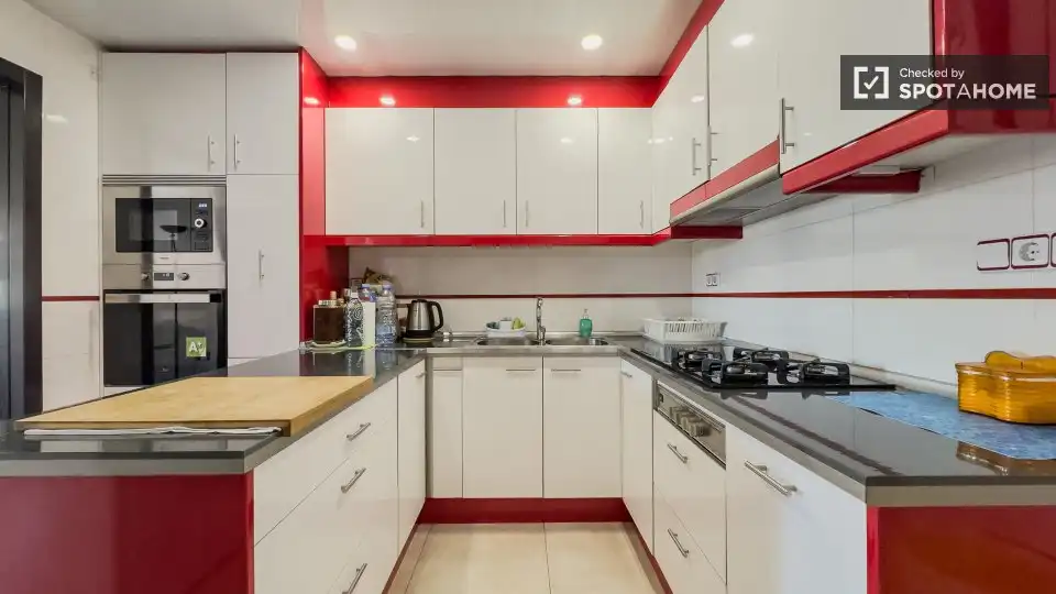 Kitchen of Flat for share in Barcelona  with Air Conditioner, Heating and Furnished