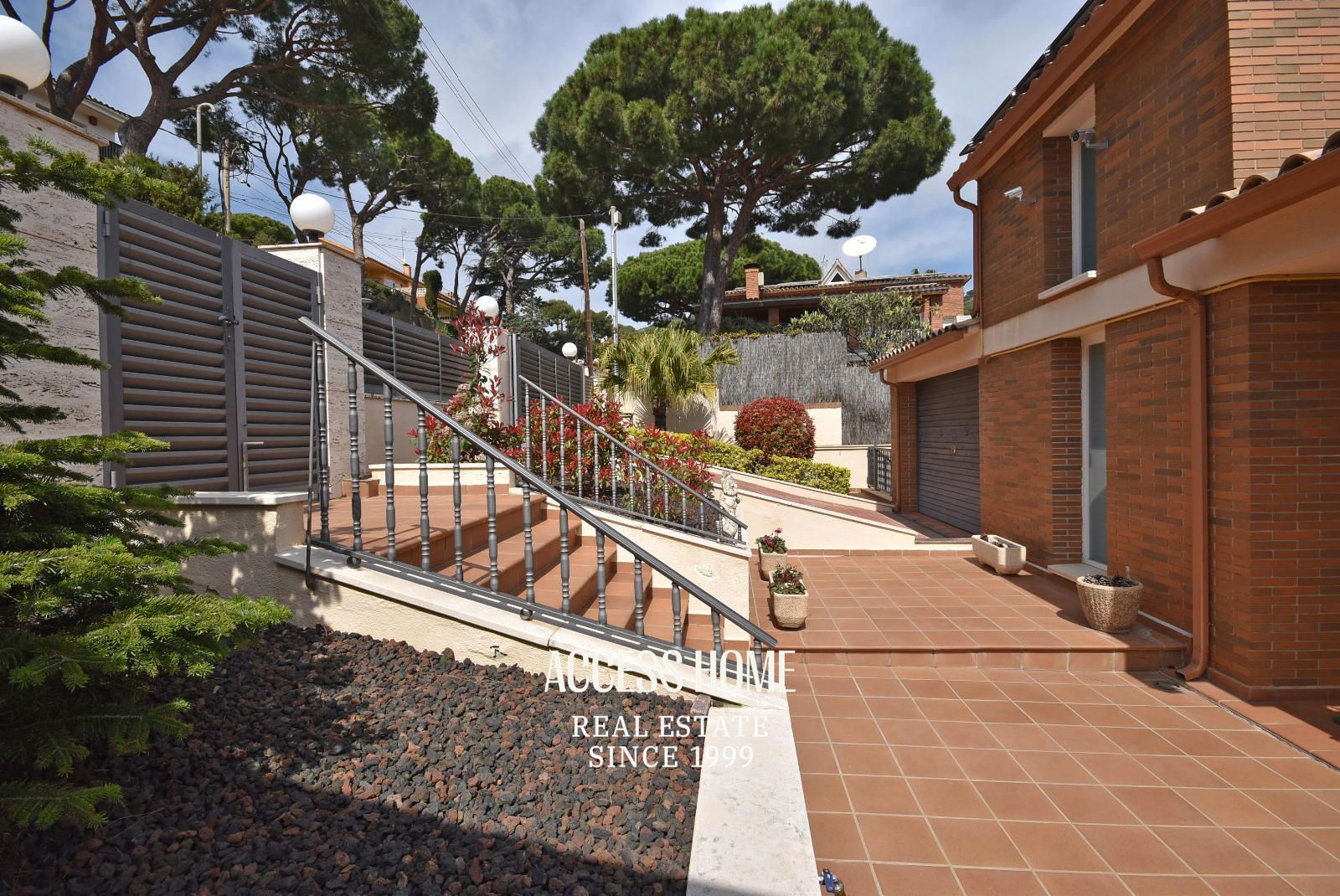 Exterior view of House or chalet for sale in Premià de Dalt  with Air Conditioner, Heating and Terrace