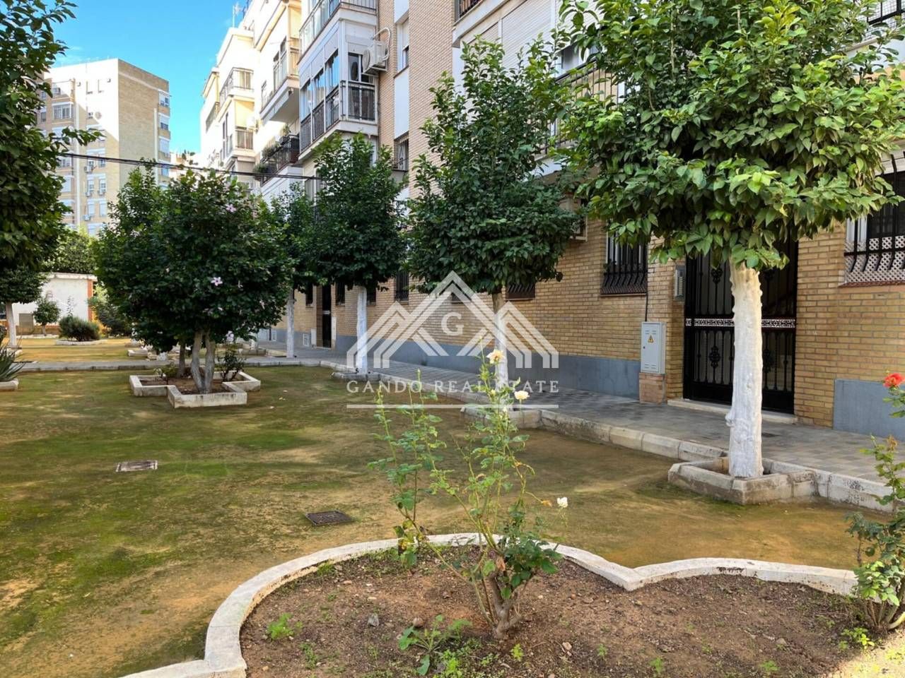 Jardí de Pis de lloguer en  Sevilla Capital amb Aire condicionat, Terrassa i Traster