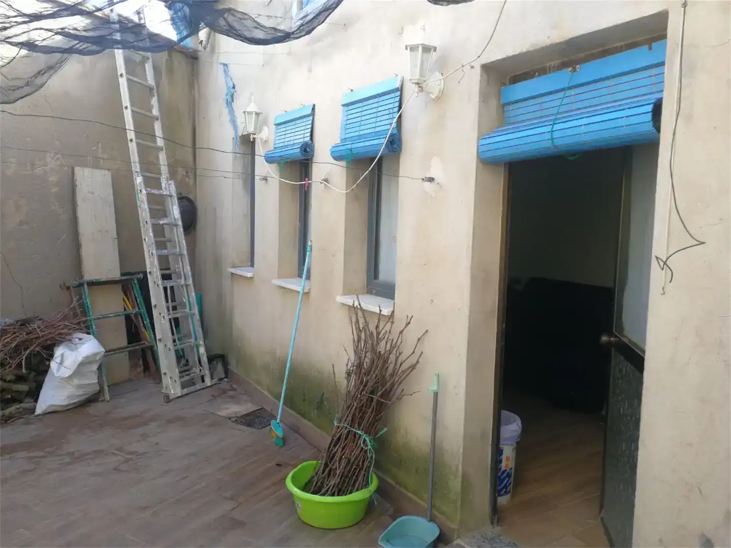 Vista exterior de Planta baja en venta en Casas-Ibáñez con Amueblado y Balcón