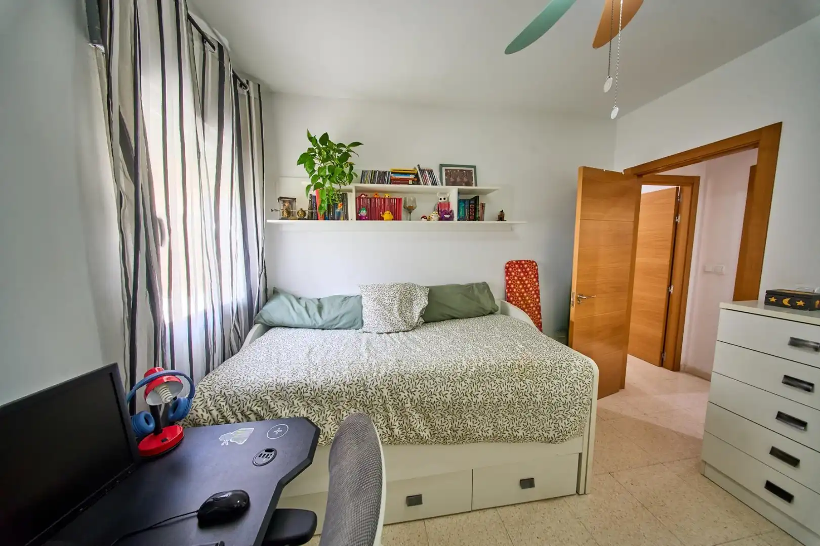 Schlafzimmer von Wohnung zum Verkauf in Granada mit Heizung, Privatgarten und Gemeinschaftspool