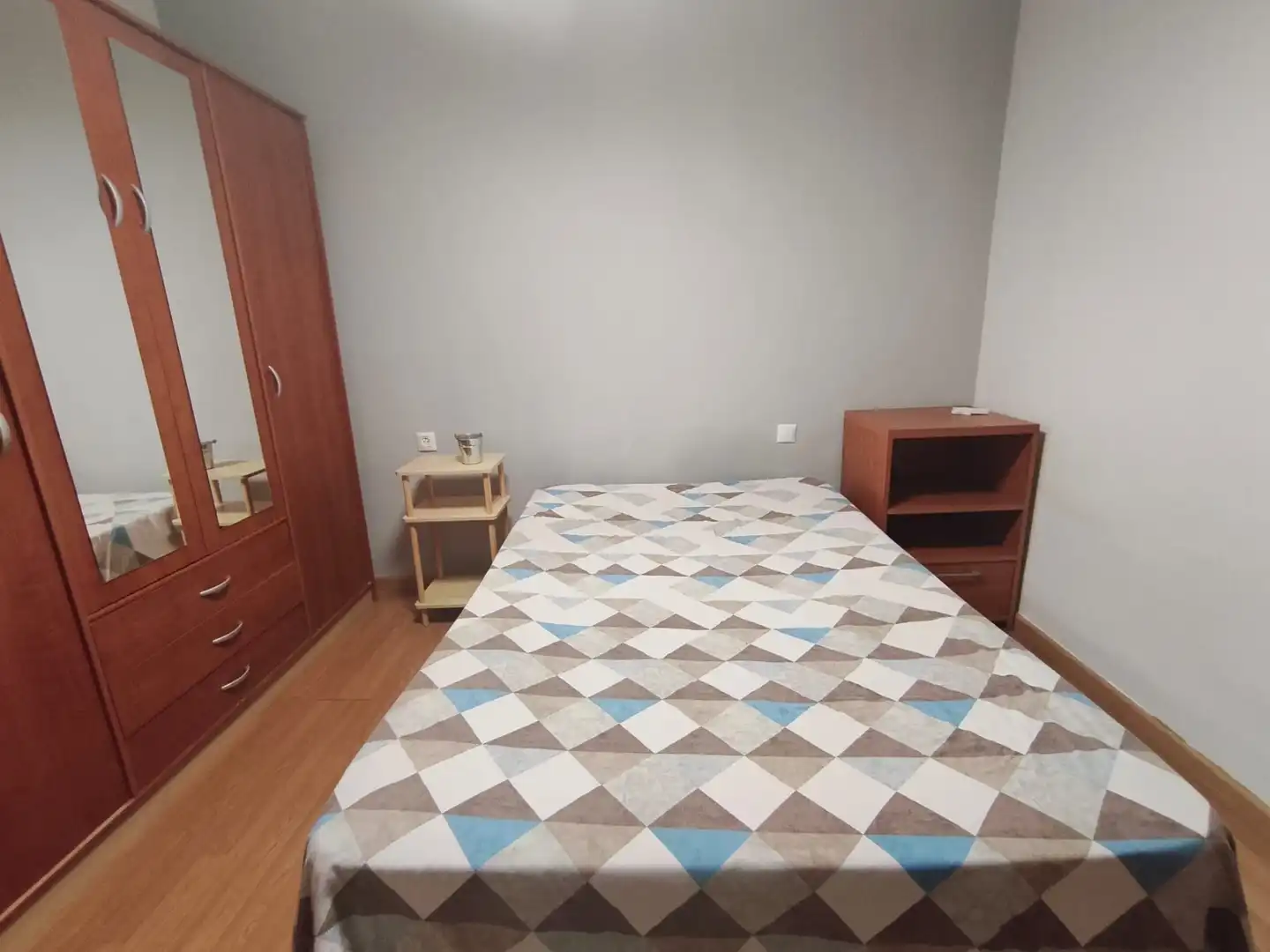 Schlafzimmer von Wohnung zum Verkauf in Burjassot mit Parkett, Ofen und Waschmaschine