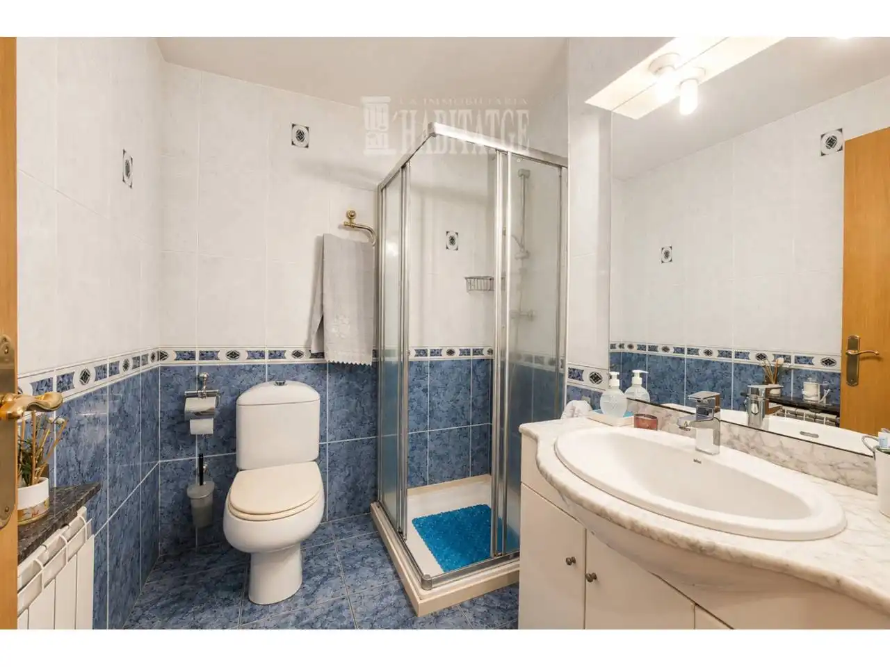 Baño de Piso en venta en Manlleu con Calefacción, Terraza y Balcón