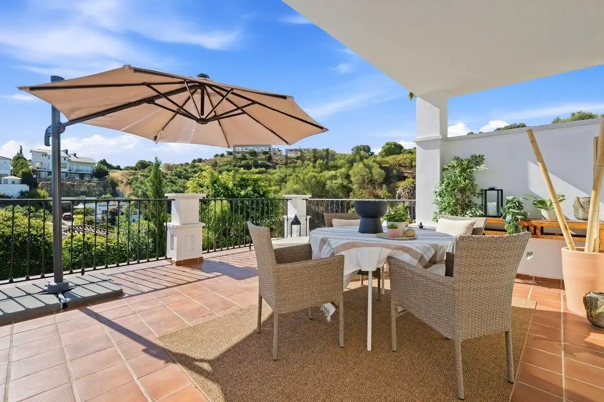 Detached house with pool for sale in Cerros del Aguila, imagen 5