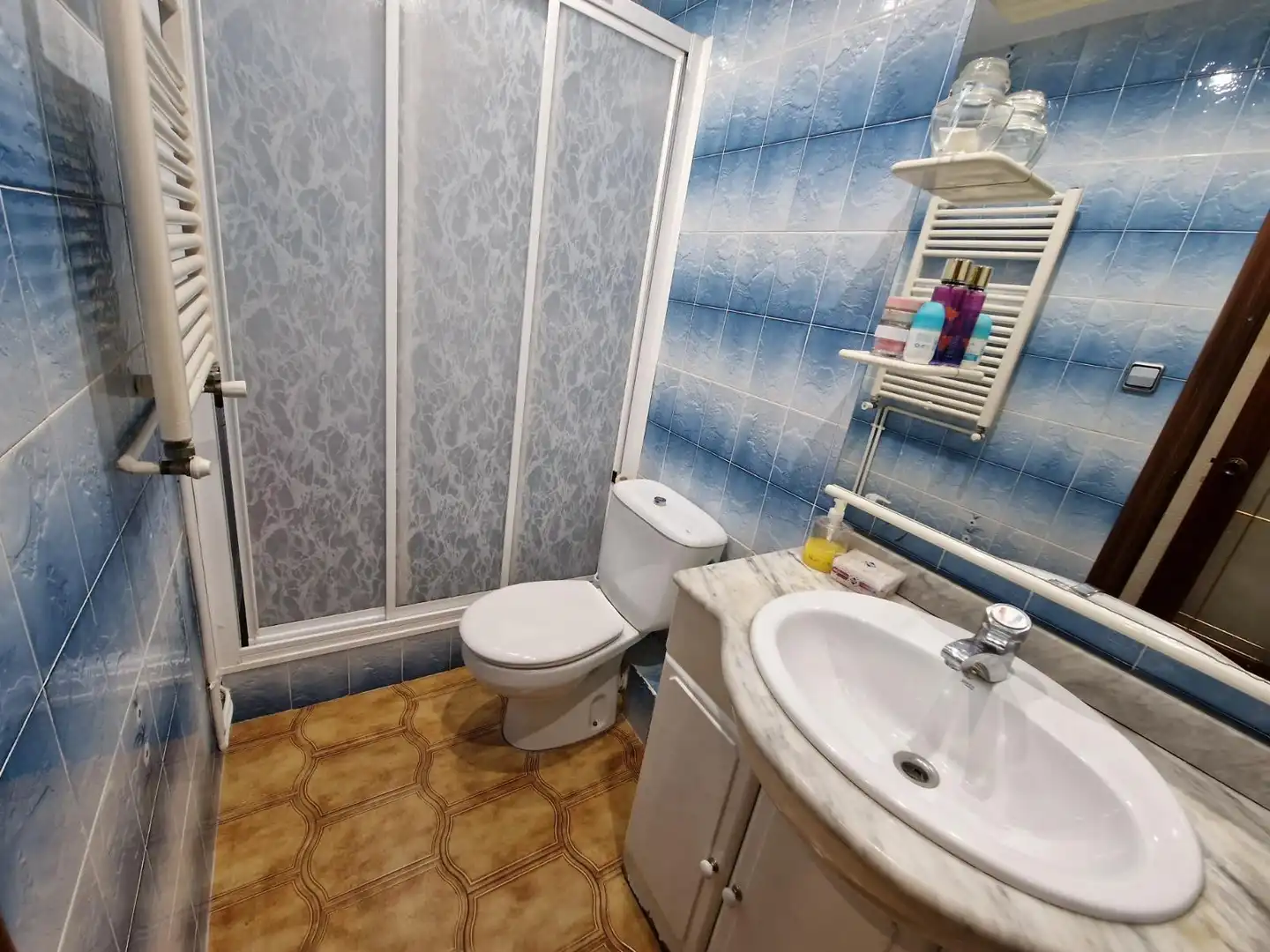 Bathroom of Flat for sale in La Gavarra