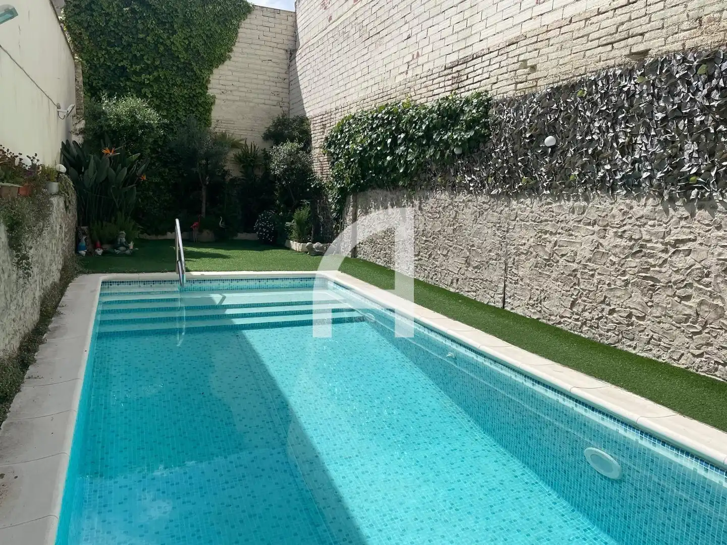 Swimming pool of Houses for sale in Terrassa  with Air Conditioner, Heating and Private garden