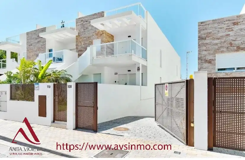 Vista exterior de Casa o chalet de alquiler en San Pedro del Pinatar con Aire acondicionado, Jardín privado y Amueblado