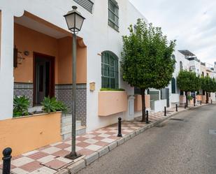 Vista exterior de Casa adosada en venda en Marbella amb Terrassa i Traster