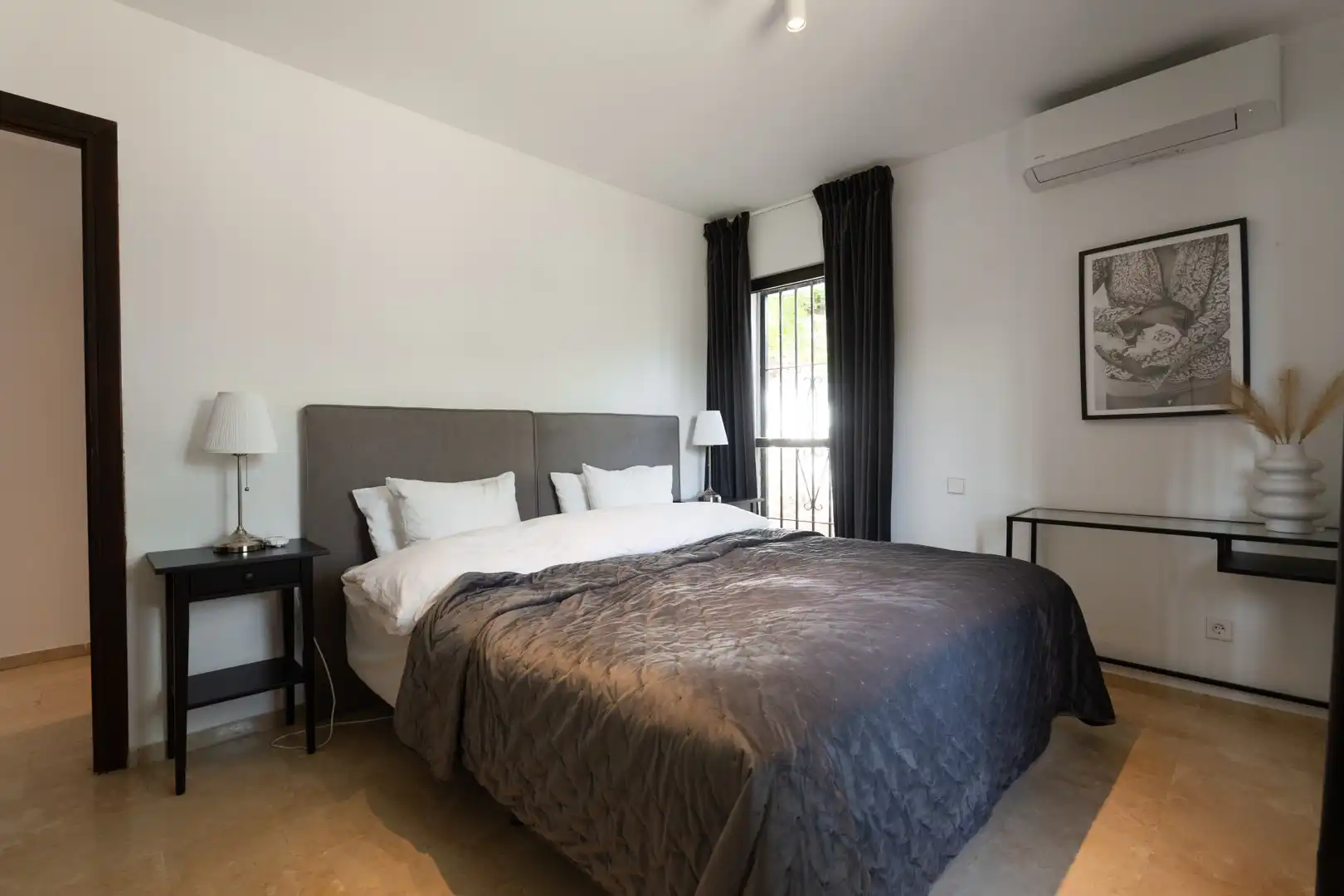 Dormitori de Casa o xalet en venda en Mijas amb Aire condicionat, Jardí privat i Terrassa