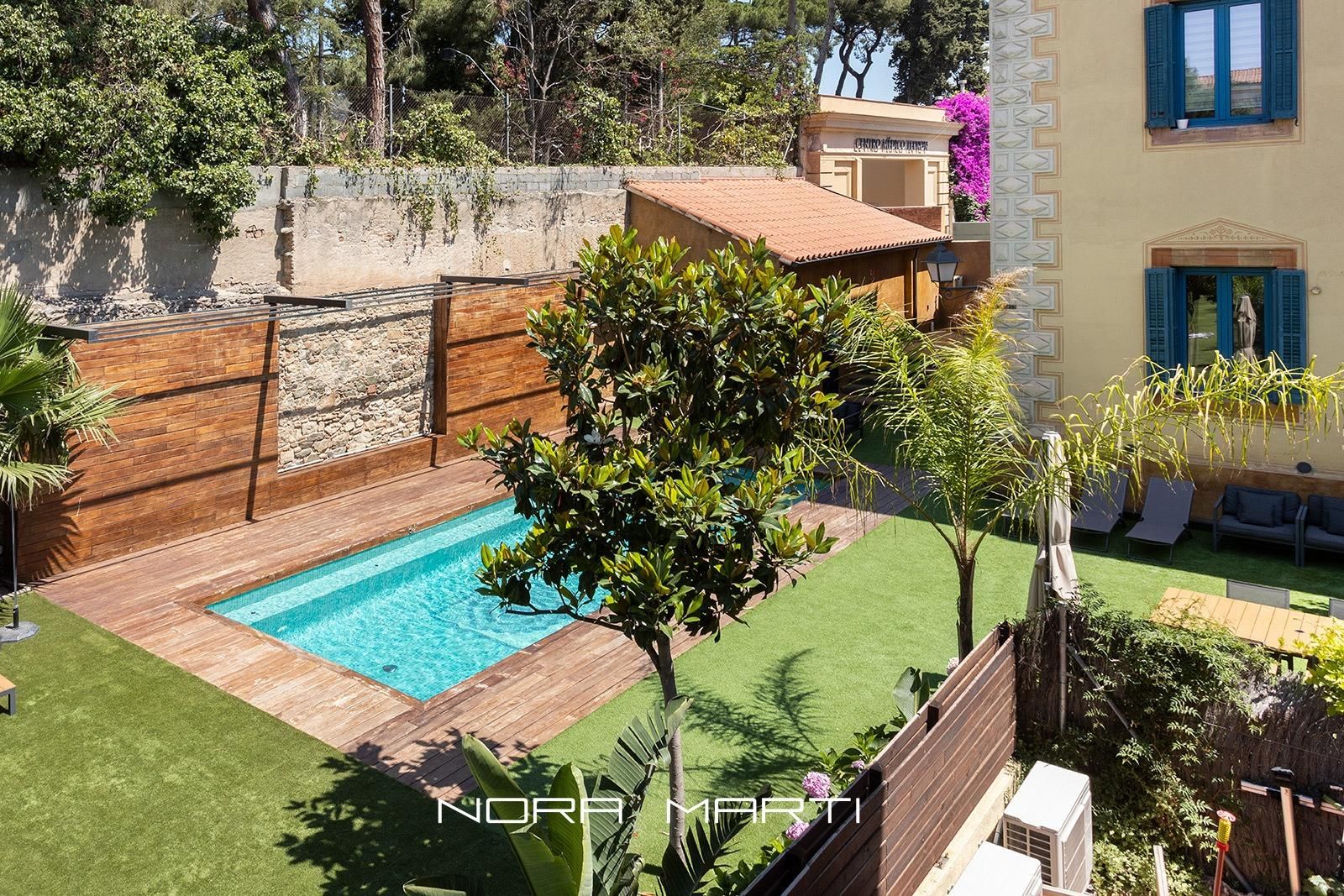 Piscina de Dúplex de lloguer en  Barcelona Capital amb Aire condicionat, Calefacció i Jardí privat