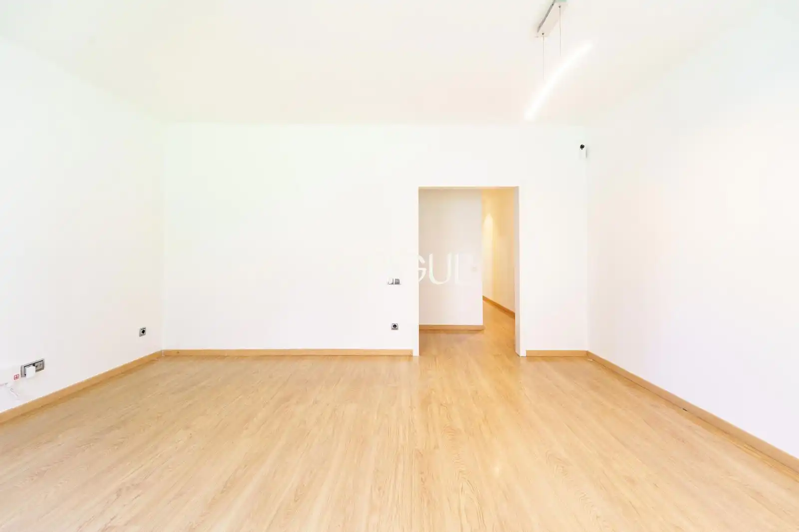 Wohnung zum Verkauf in Barcelona mit Heizung, Parkett und Terrasse