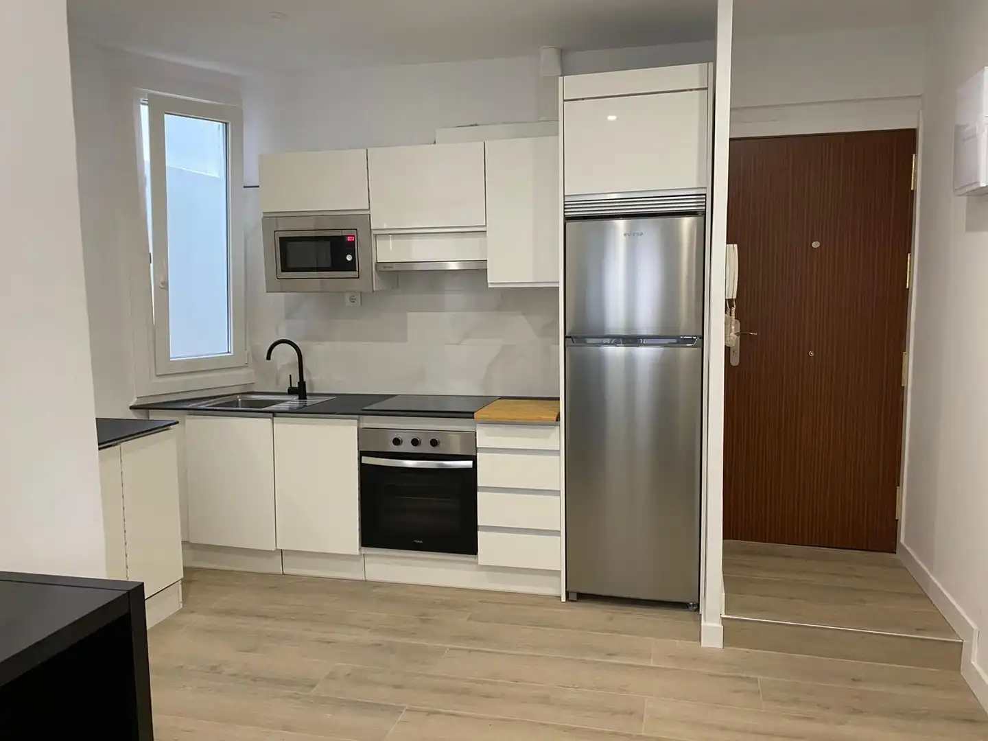 Cuina de Apartament de lloguer en A Coruña Capital  amb Moblat