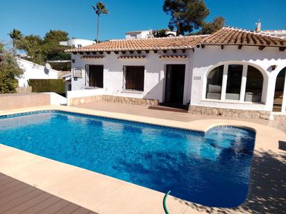 Piscina de Casa o xalet en venda en Jávea / Xàbia amb Jardí privat, Piscina i Moblat