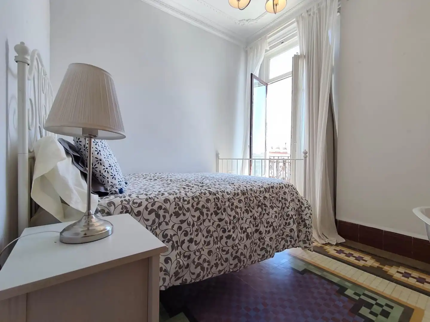 Schlafzimmer von Wohnung zur Miete in Valencia mit Klimaanlage, Möbliert und Balkon