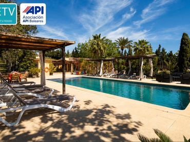 Country house with pool for sale in Llubí
